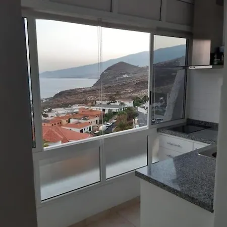 Vistas Al Mar Y A La Montana